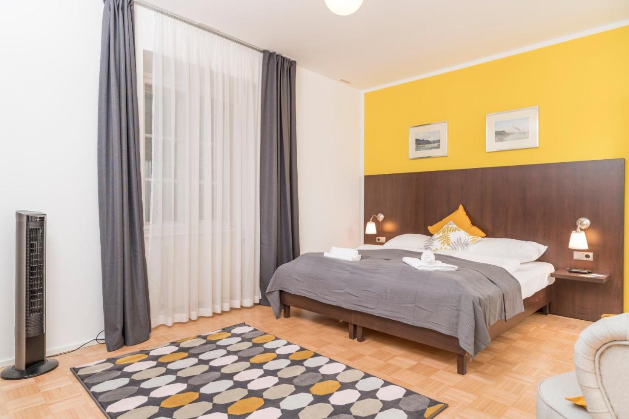 Kumpfgasse Premium By Ichbucheat Apartment